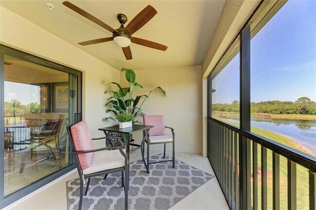 6819 Grand Estuary Trail, Unit 205 in Bradenton, FL - Foto de edificio - Building Photo