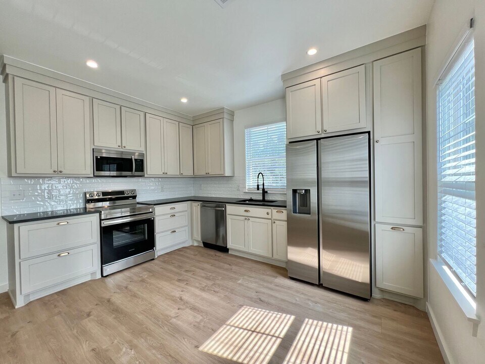 216 E Hurd St-Unit -Unit 250 in Edmond, OK - Building Photo