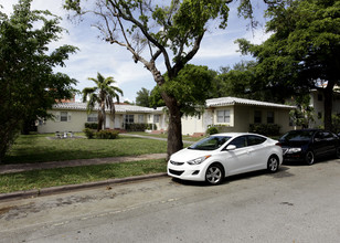 20 Antilla Ave in Coral Gables, FL - Foto de edificio - Building Photo