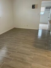 5174 NE 6th Ave, Unit 508 in Oakland Park, FL - Foto de edificio - Building Photo