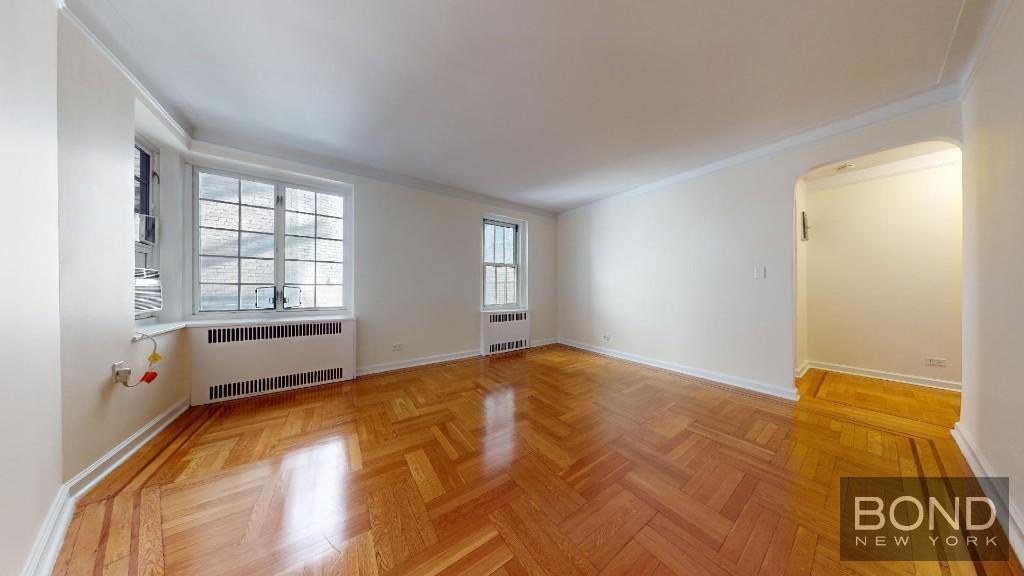 1 Jane St in New York, NY - Building Photo