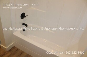 1303 SE Jetty Ave in Warrenton, OR - Building Photo - Building Photo