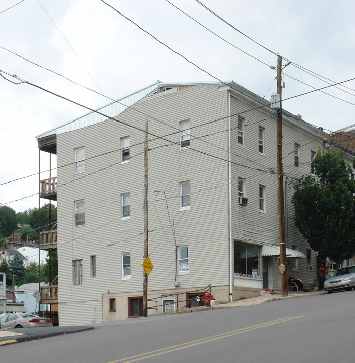 400 E Norwegian St in Pottsville, PA - Building Photo