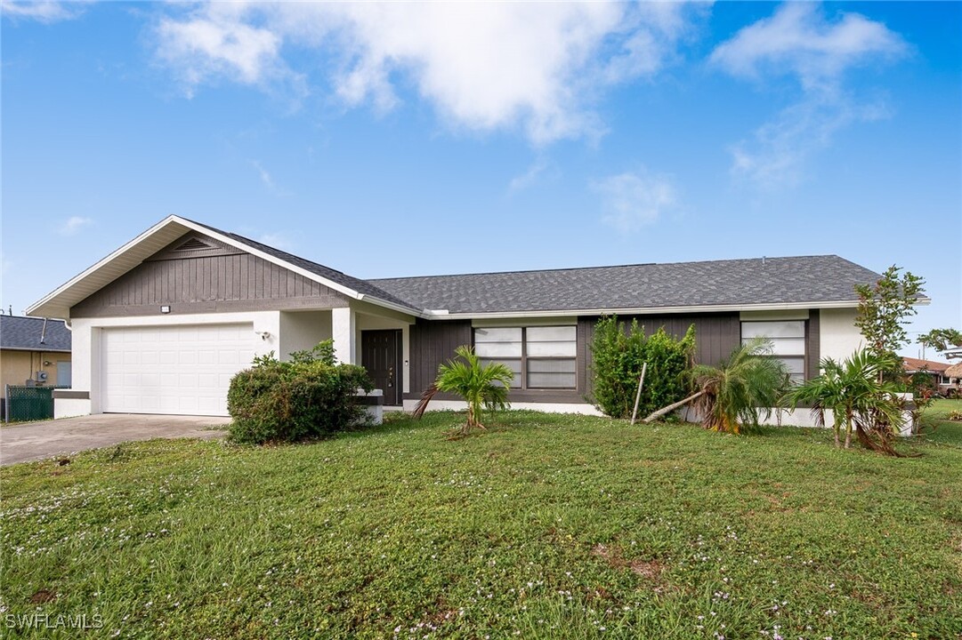 4108 SW 6th Ave in Cape Coral, FL - Foto de edificio