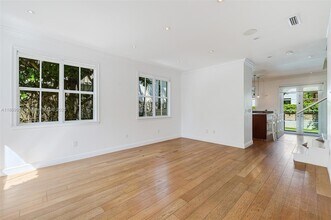 464 Fernwood Rd in Key Biscayne, FL - Building Photo - Building Photo