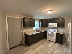 2700 Capitol Dr-Unit -6 in Charlotte, NC - Building Photo - Building Photo