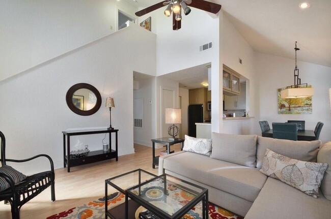1302 Danbury Square in Austin, TX - Building Photo - Building Photo
