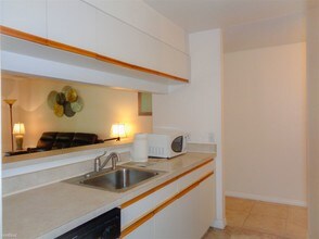 3001 58th Ave S in St. Petersburg, FL - Foto de edificio - Building Photo