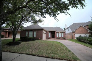 114 Chandler Ct in Sugar Land, TX - Building Photo