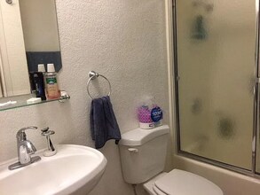 2857 N Los Felices Rd in Palm Springs, CA - Foto de edificio - Building Photo