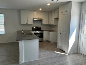 2436 Hunter Peak in New Braunfels, TX - Building Photo - Building Photo