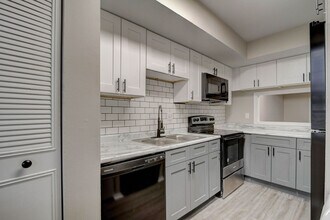 The Grove on 79th in Indianapolis, IN - Foto de edificio - Building Photo