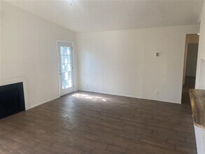 9615 Vale in San Antonio, TX - Building Photo - Building Photo