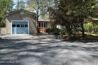 107 S Lakeshore Dr in Whispering Pines, NC - Building Photo - Building Photo