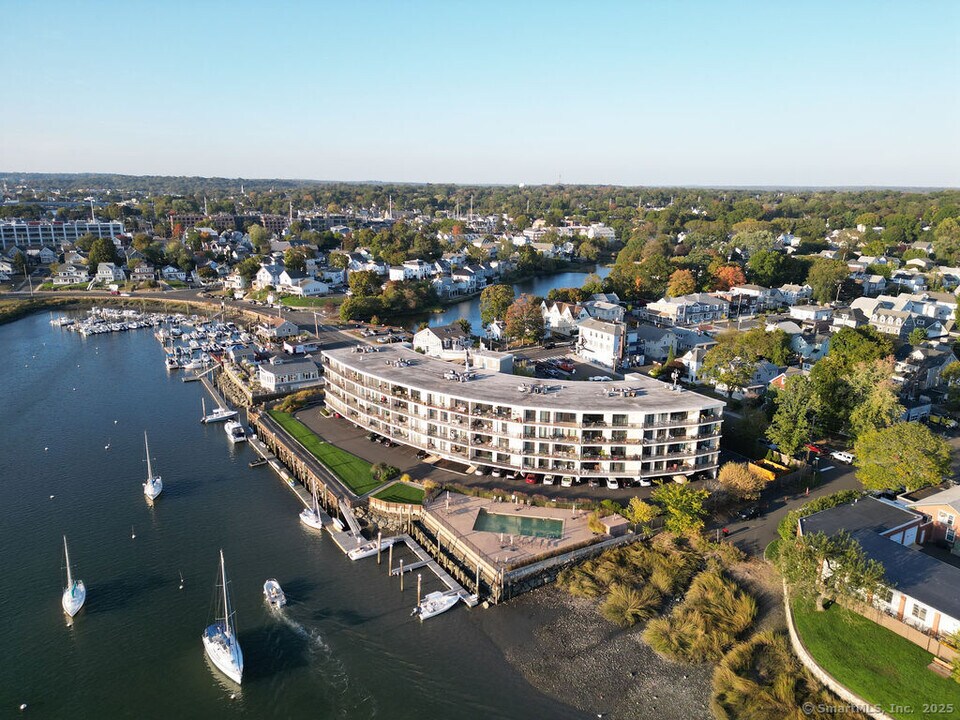 100 Seaview Ave in Norwalk, CT - Building Photo
