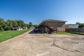 The Pines on Savannah Apartments in Fort Smith, AR - Building Photo - Building Photo