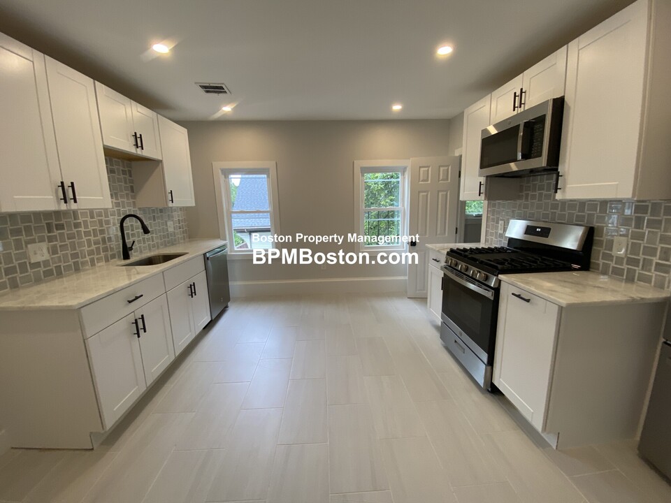 105 Glenway St in Boston, MA - Building Photo