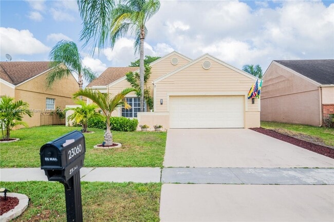 23060 Sunfield Dr in Boca Raton, FL - Building Photo - Building Photo