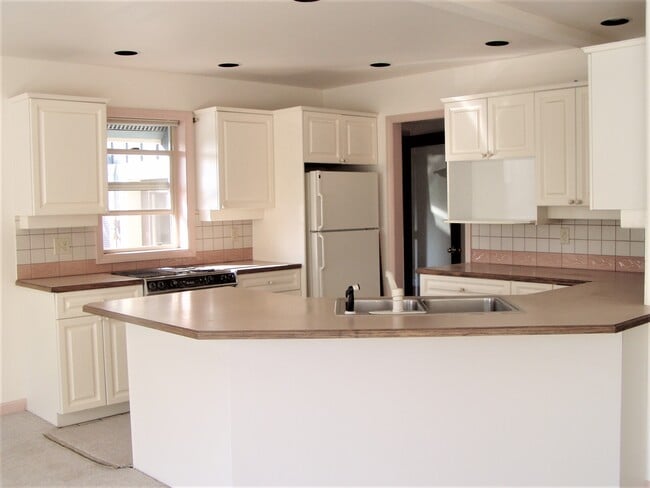 property at 1548 Panorama Dr