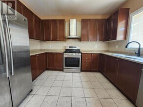 31 Powell Dr in Brampton, ON - Building Photo - Building Photo