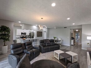 105 Half Moon Cir in Hypoluxo, FL - Building Photo - Building Photo
