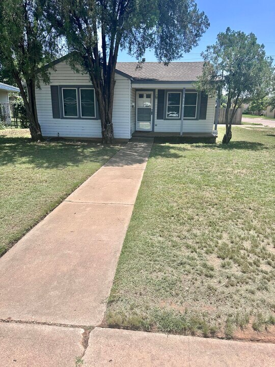 3619 32nd St in Lubbock, TX - Building Photo