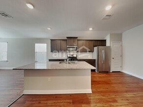 8109 Cottage Rose Dr in Austin, TX - Foto de edificio - Building Photo