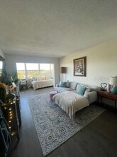 100 Waverly Way in Clearwater, FL - Building Photo - Building Photo