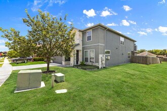 10106 Macarthur Way in Converse, TX - Building Photo - Building Photo