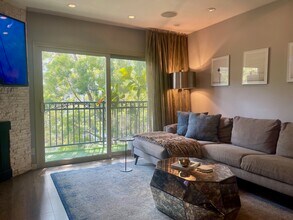 141 S Clark Dr, Unit 423 in West Hollywood, CA - Foto de edificio - Building Photo