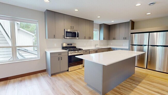 716 13th Ave SE in Minneapolis, MN - Building Photo - Building Photo
