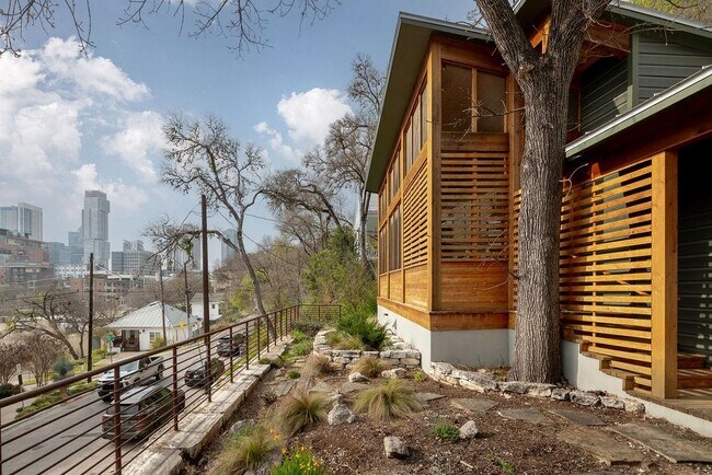 property at 1002 Baylor St