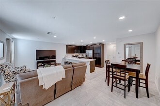 10715 Bendmore Ct in Las Vegas, NV - Building Photo - Building Photo