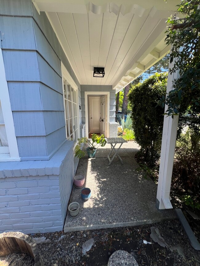 2733 Bryant St in Palo Alto, CA - Building Photo - Building Photo