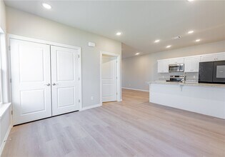 1406 SW Casuarina Dr in Bentonville, AR - Building Photo - Building Photo