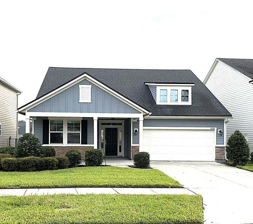 3278 Roundabout Dr in Middleburg, FL - Building Photo