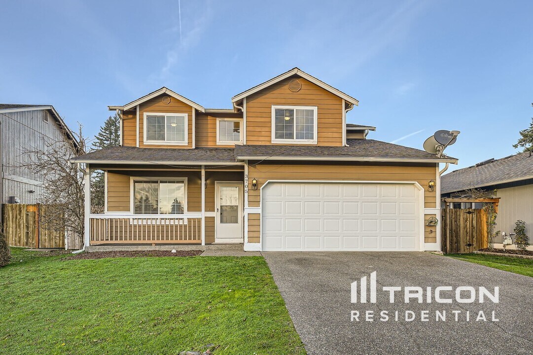 3705 230th St E in Spanaway, WA - Building Photo