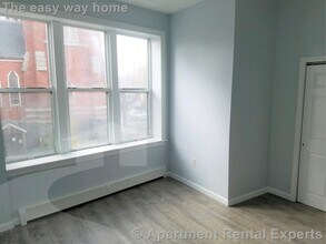 4 Webster Ave in Somerville, MA - Building Photo - Building Photo