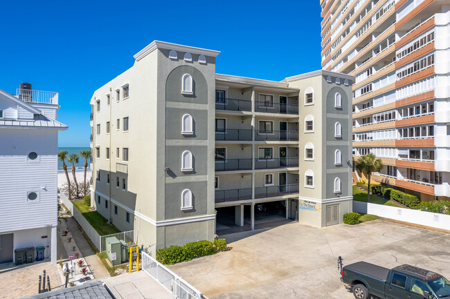 On the Beach Apartment Condos in Redington Shores, FL - Building Photo - Building Photo