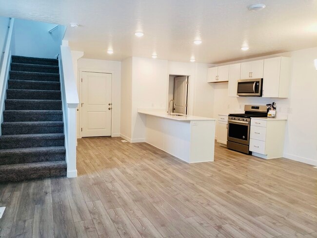 848 N Canvasback Dr, Unit 1 in Lehi, UT - Foto de edificio - Building Photo