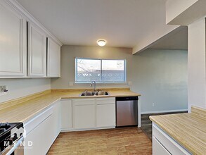 5640 Neosho St in Las Vegas, NV - Building Photo - Building Photo