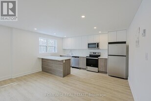 100 Liberty St N in Clarington, ON - Building Photo