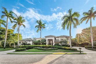 7331 Tilden Ln in Naples, FL - Foto de edificio - Building Photo