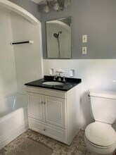 11 Hallron Rd in Newton, MA - Building Photo - Building Photo