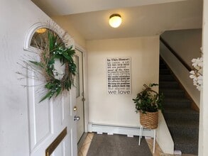 463 Montauk Hwy, Unit 1R in West Islip, NY - Building Photo - Building Photo