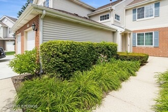 279 Camel Bend Ct in Schaumburg, IL - Building Photo - Building Photo
