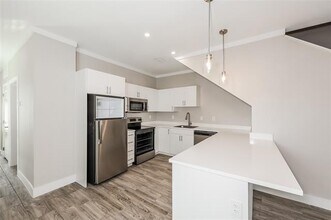 1244 Lonsdale Ave in Dallas, TX - Building Photo - Building Photo