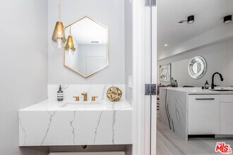 105 S Doheny Dr in Los Angeles, CA - Building Photo - Building Photo