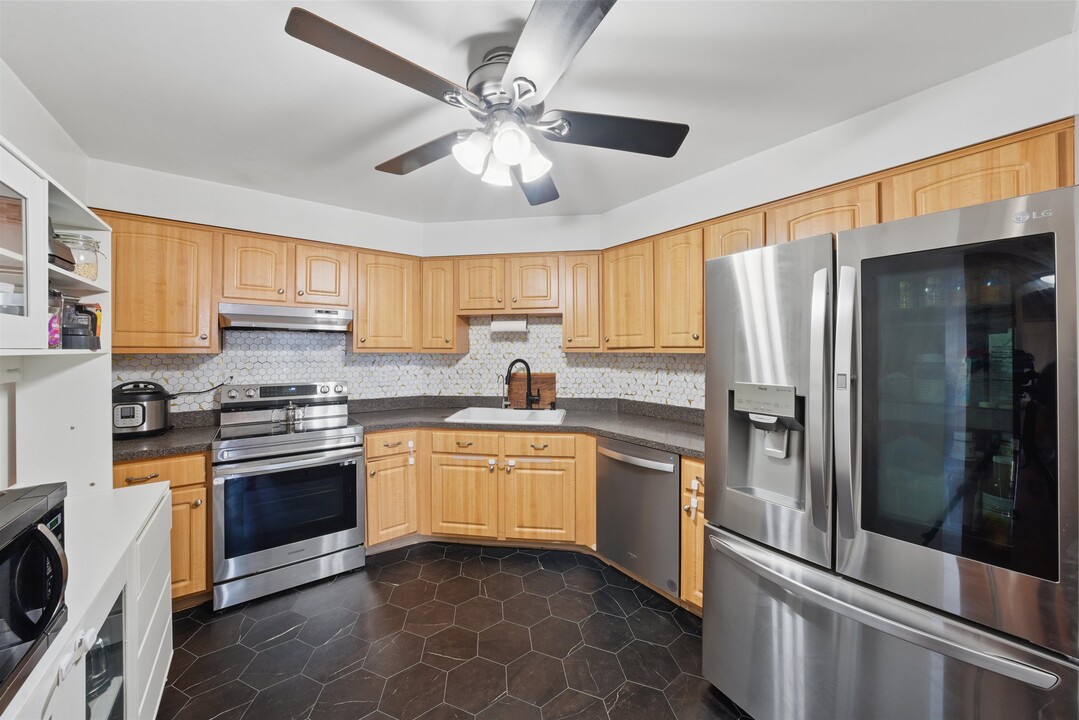 1508 Harmon Cove Tower in Secaucus, NJ - Building Photo