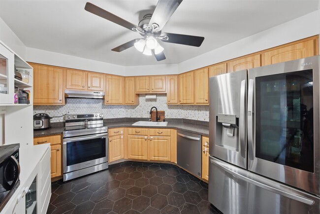 property at 1508 Harmon Cove Tower